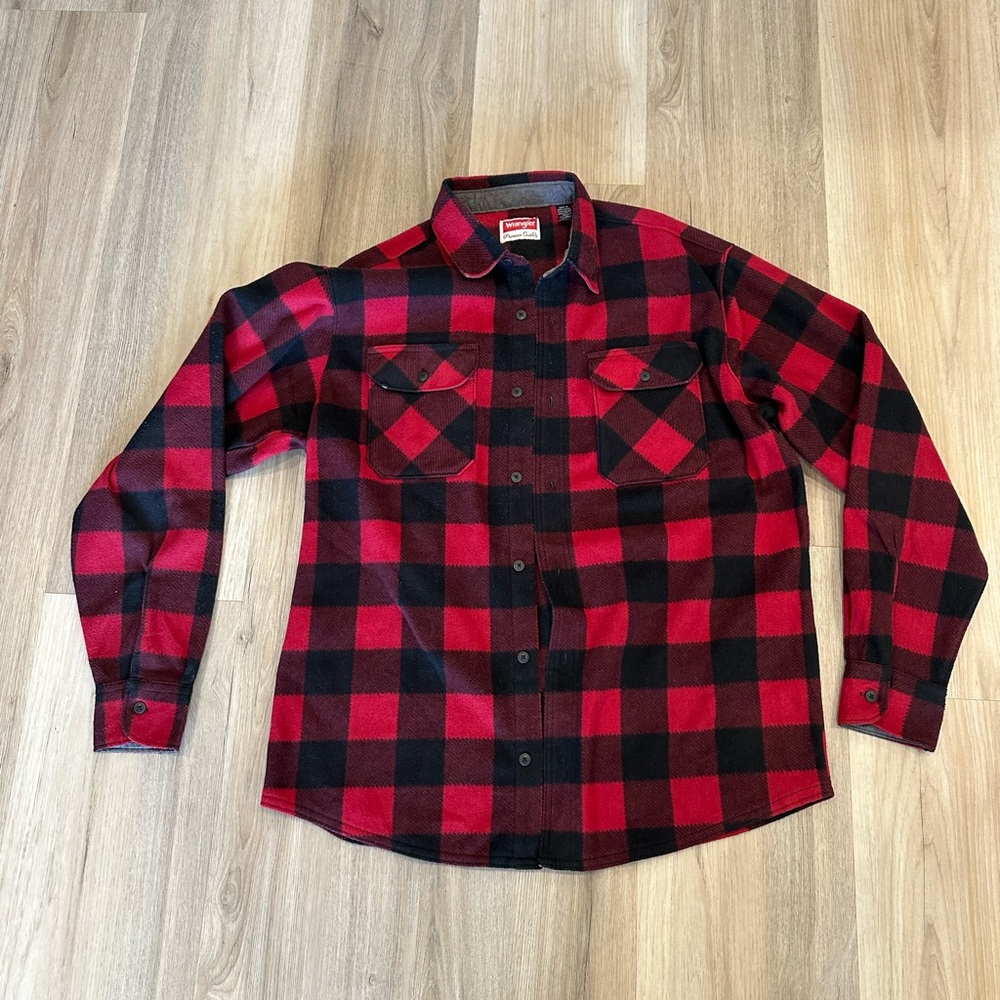 Wrangler Red and Black Buffalo Plaid Button-Up Shirt size Large